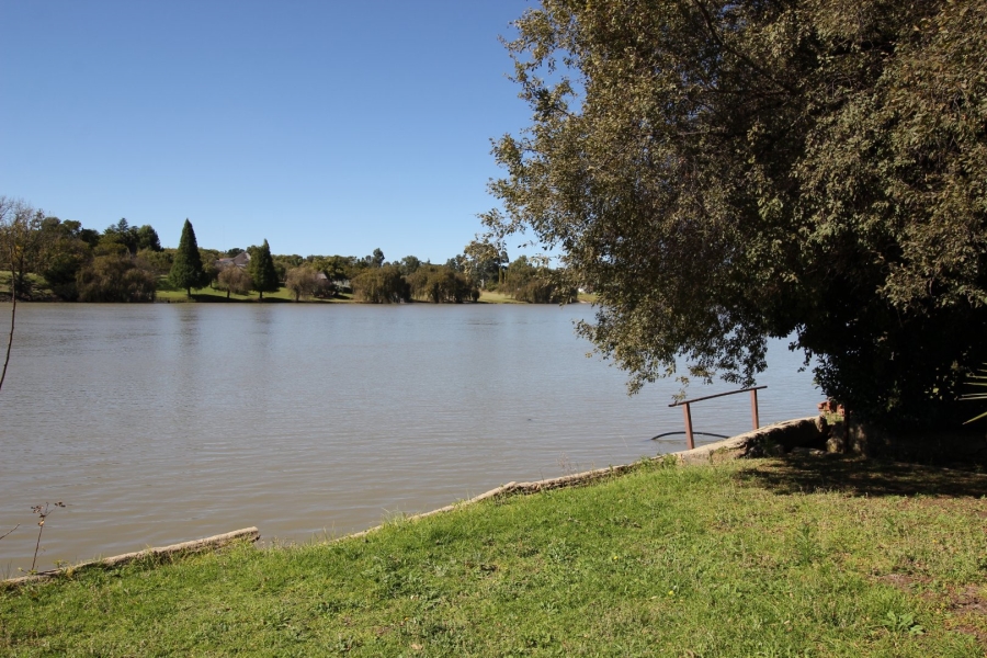 2 Bedroom Property for Sale in Lake Deneysville Free State